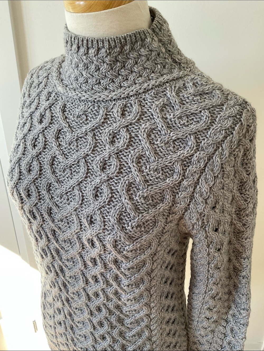 NWT Women's Super Soft P‎olo Ne‎ck Aran Wool Sweater‎‎ / Soft Grey / Size Small